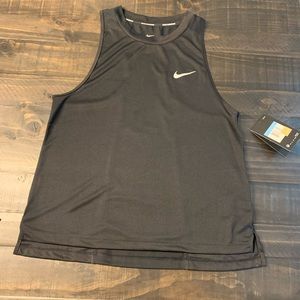 Women’s Nike dry fit sleeveless top- size M